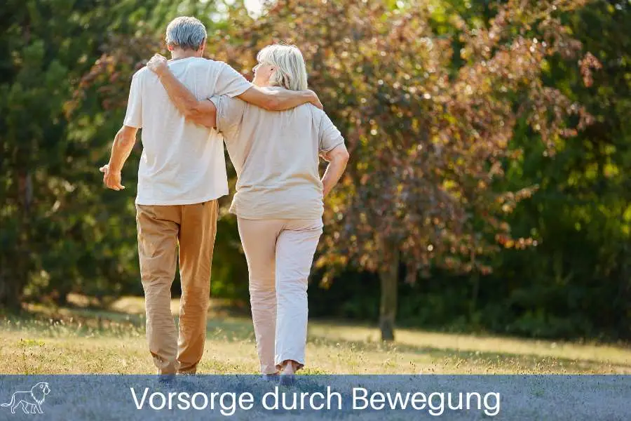 Senioren bewegen sich an der frischen Luft