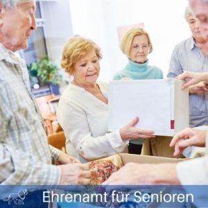 Senioren helfen im Ehrenamt gemeinsam anderen Menschen