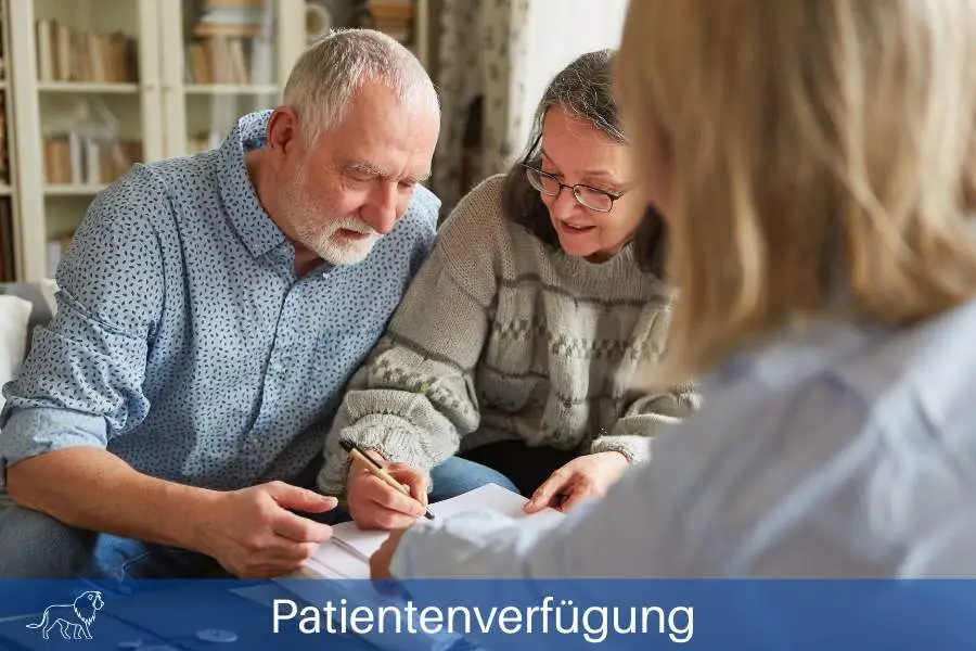 Senioren beraten sich zur Patientenverfügung