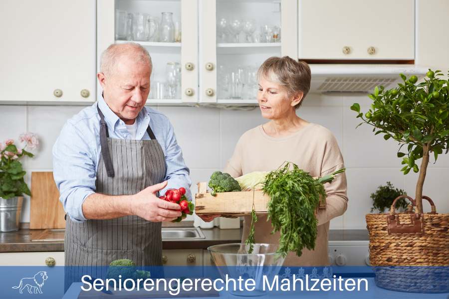 Rentner bereiten seniorengerechte Mahlzeiten zu