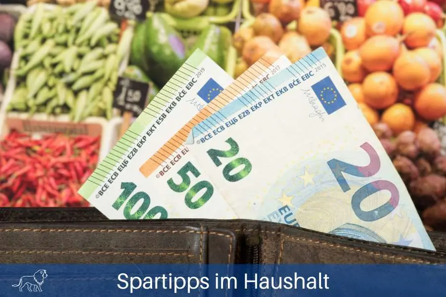 Das Bild zeigt Lebensmittel und das verfügbare Geld für den Einkauf